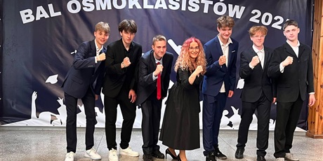 Powiększ grafikę: bal-osmoklasisty-2025-625875.jpg