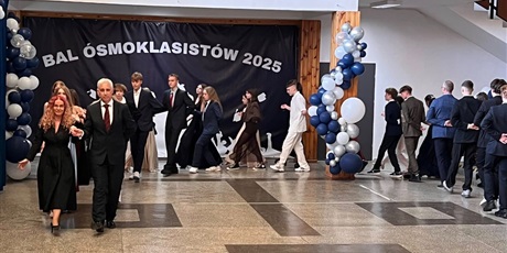 Powiększ grafikę: bal-osmoklasisty-2025-625882.jpg
