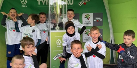 Powiększ grafikę: final-turnieju-z-podworka-na-stadion-o-puchar-tymbarku-616918.jpg