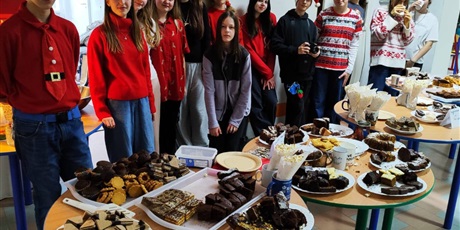 Powiększ grafikę: kiermasz-swiateczny-665654.jpg