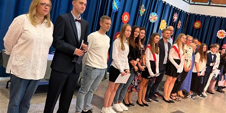 Powiększ grafikę: pozegnanie-8-klas-631716.jpg