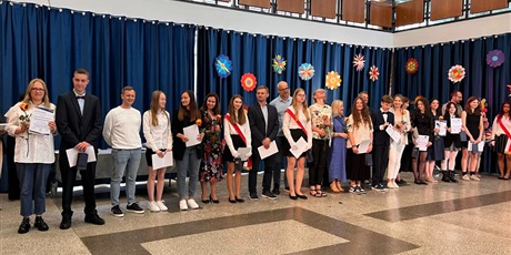 Powiększ grafikę: pozegnanie-8-klas-631720.jpg