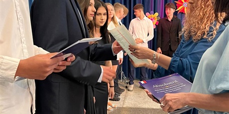 Powiększ grafikę: pozegnanie-8-klas-631725.jpg