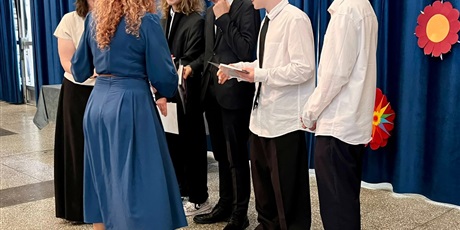 Powiększ grafikę: pozegnanie-8-klas-631726.jpg