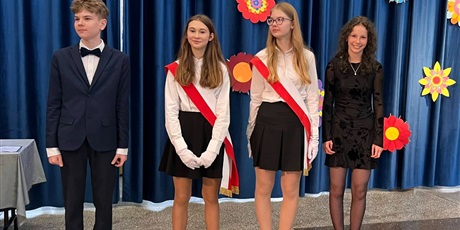 Powiększ grafikę: pozegnanie-8-klas-631738.jpg