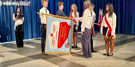 Powiększ grafikę: pozegnanie-absolwentow-706417.jpg