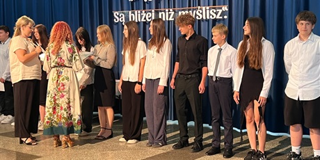 Powiększ grafikę: pozegnanie-absolwentow-706423.jpg
