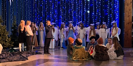 Przedświąteczne spotkanie szkolnej wspólnoty