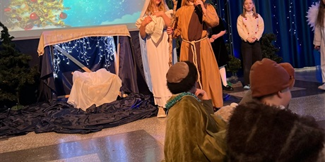 Powiększ grafikę: przedswiateczne-spotkanie-szkolnej-wspolnoty-667567.jpg