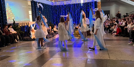 Powiększ grafikę: przedswiateczne-spotkanie-szkolnej-wspolnoty-667568.jpg