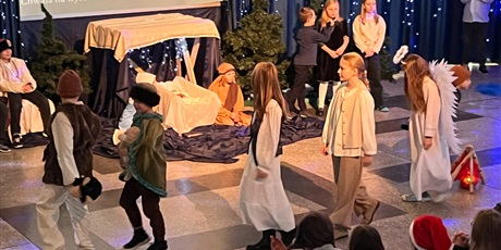 Powiększ grafikę: przedswiateczne-spotkanie-szkolnej-wspolnoty-667569.jpg