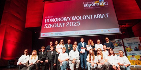 Powiększ grafikę: wielkie-wyroznienie-dla-naszej-szkoly-642323.jpg