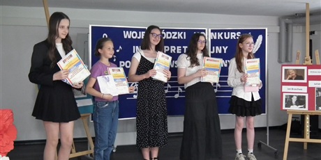 Powiększ grafikę: wojewodzki-konkurs-interpretacyjnych-poetow-polskich-699280.jpg